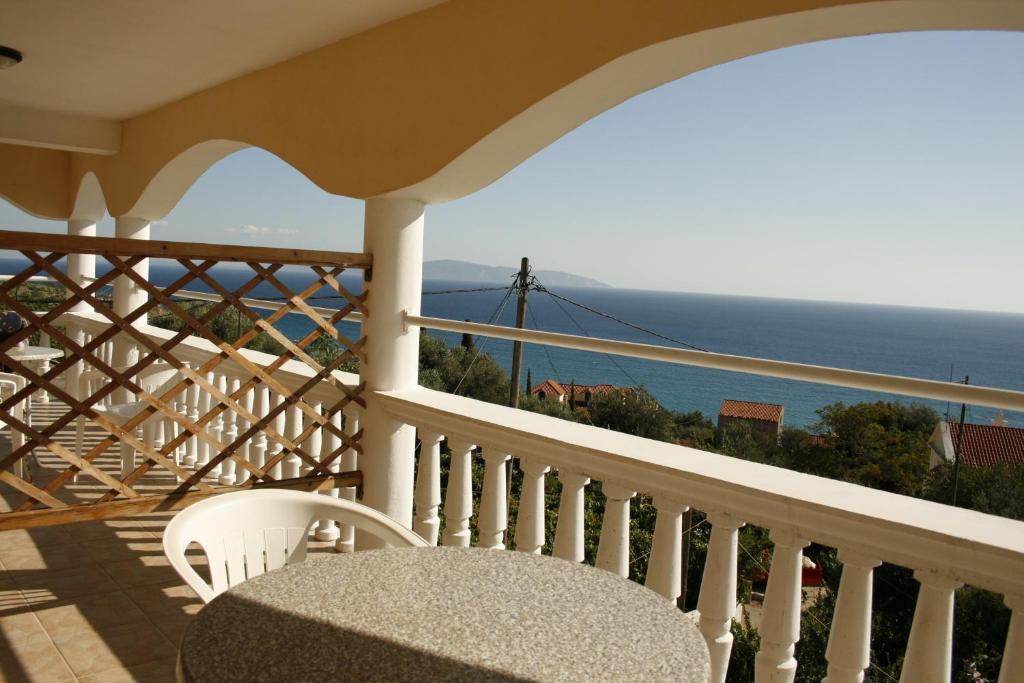 Marinos Studios At Lourdata Village Kamer foto